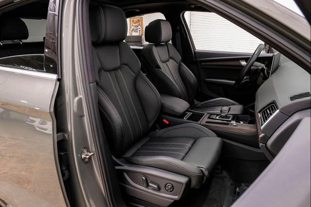 Photo of 2023 Daytona Gray Pearl Effect Audi Q5