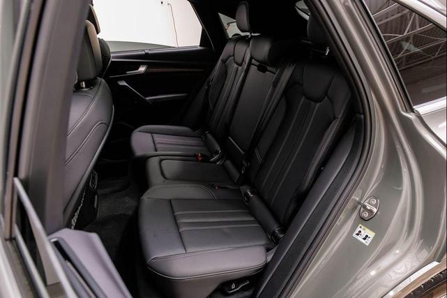 Photo of 2023 Daytona Gray Pearl Effect Audi Q5