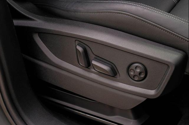 Photo of 2023 Daytona Gray Pearl Effect Audi Q5