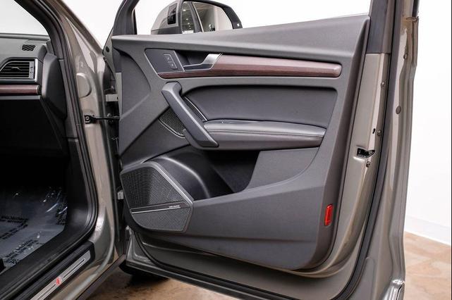 Photo of 2023 Daytona Gray Pearl Effect Audi Q5