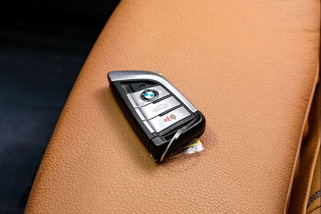 Photo of 2018 Black Sapphire Metallic BMW 530