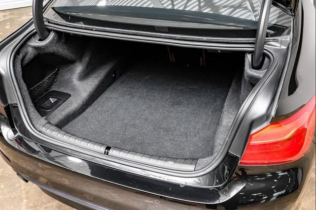 Photo of 2018 Black Sapphire Metallic BMW 530