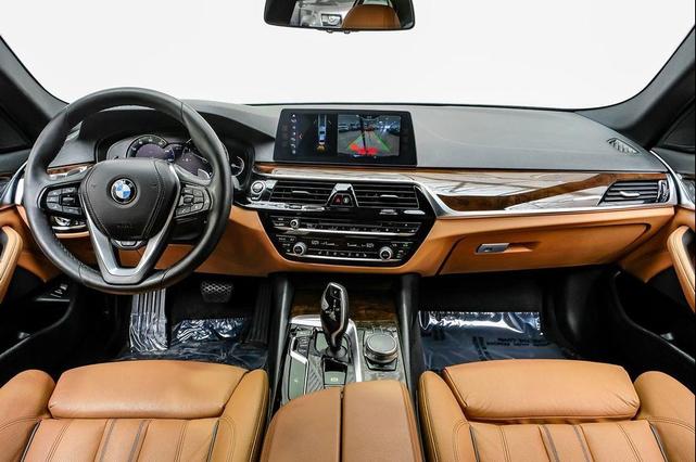 Photo of 2018 Black Sapphire Metallic BMW 530