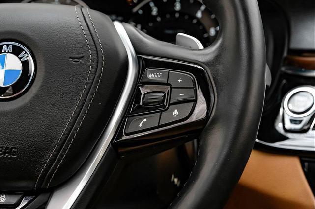 Photo of 2018 Black Sapphire Metallic BMW 530