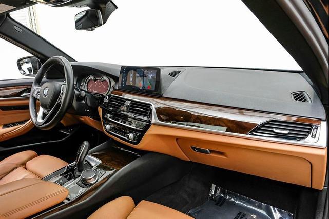 Photo of 2018 Black Sapphire Metallic BMW 530