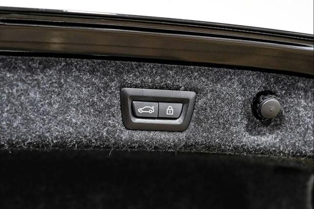 Photo of 2018 Black Sapphire Metallic BMW 530