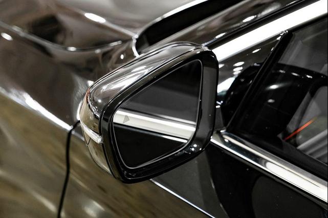 Photo of 2018 Black Sapphire Metallic BMW 530