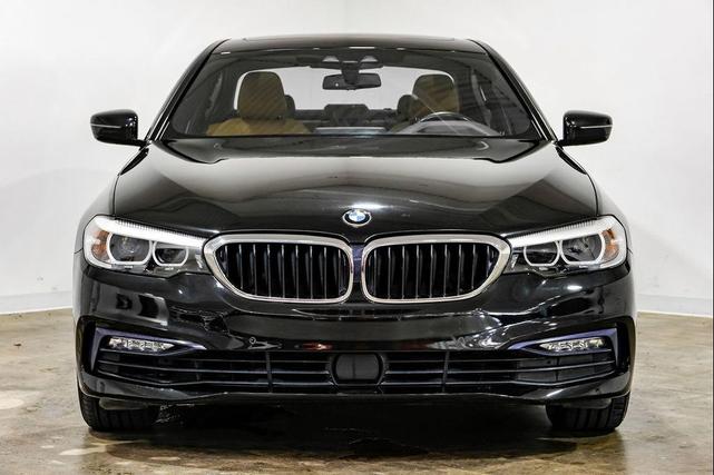 Photo of 2018 Black Sapphire Metallic BMW 530