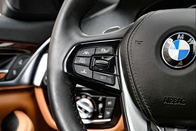 Photo of 2018 Black Sapphire Metallic BMW 530