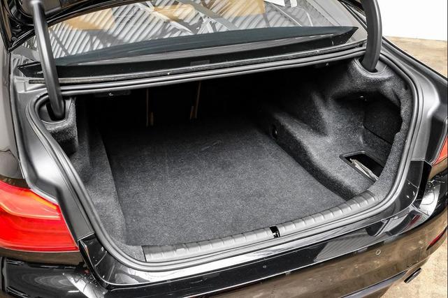 Photo of 2018 Black Sapphire Metallic BMW 530