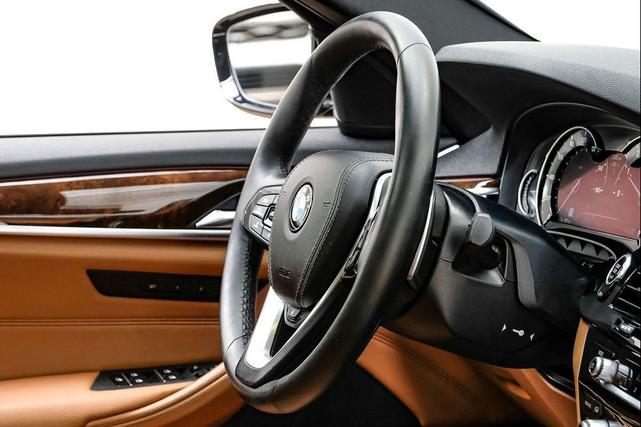 Photo of 2018 Black Sapphire Metallic BMW 530