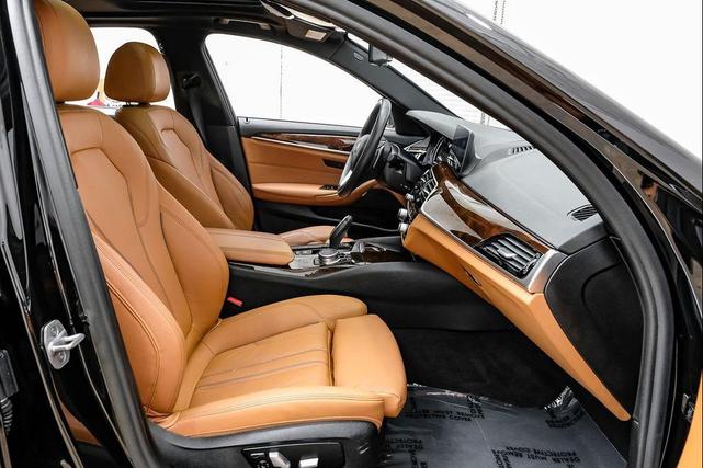 Photo of 2018 Black Sapphire Metallic BMW 530