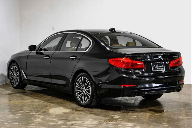 Photo of 2018 Black Sapphire Metallic BMW 530