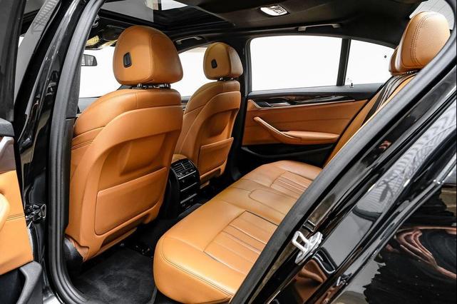 Photo of 2018 Black Sapphire Metallic BMW 530