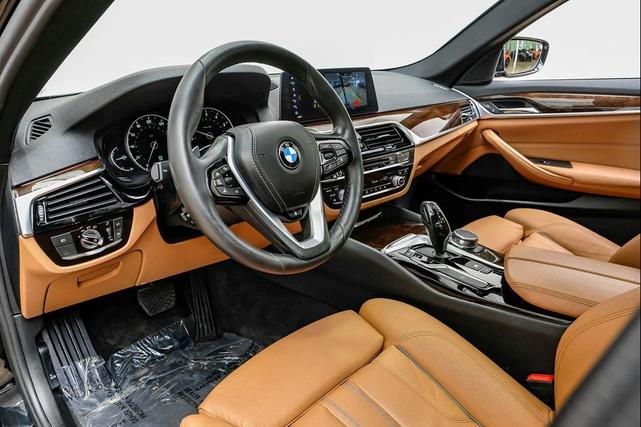 Photo of 2018 Black Sapphire Metallic BMW 530