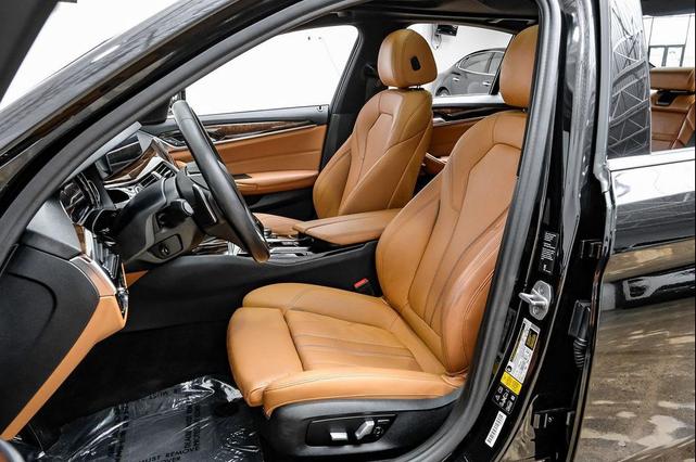 Photo of 2018 Black Sapphire Metallic BMW 530
