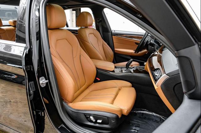 Photo of 2018 Black Sapphire Metallic BMW 530