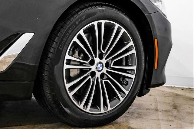 Photo of 2018 Black Sapphire Metallic BMW 530