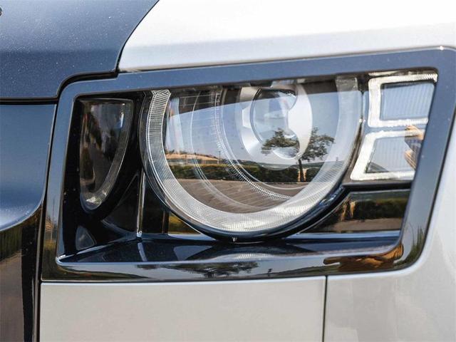 Photo of 2023 Silicon Silver Land Rover Defender
