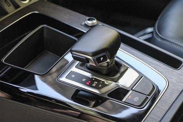 Photo of 2022 Mythos Black Metallic Audi Q5