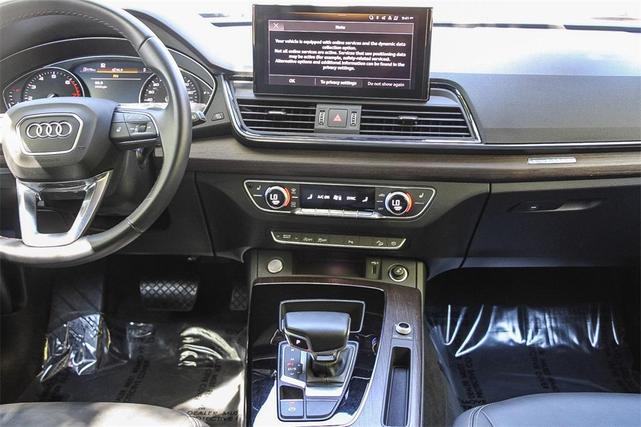 Photo of 2022 Mythos Black Metallic Audi Q5
