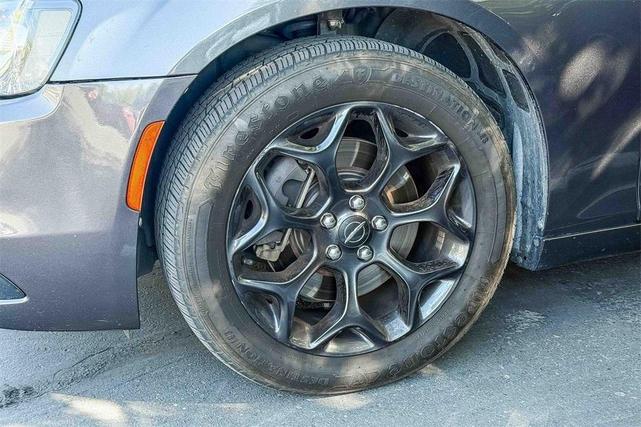 Photo of 2019 Granite Crystal Clearcoat Metallic Chrysler 300