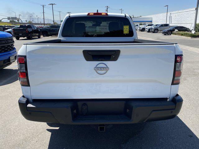 Photo of 2024 Glacier White Nissan Frontier