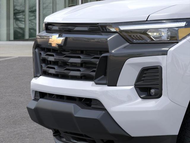 Photo of 2025 Summit White Chevrolet Colorado
