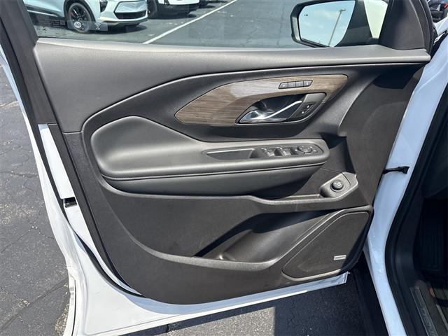 Photo of 2024 White Frost Tricoat GMC Terrain
