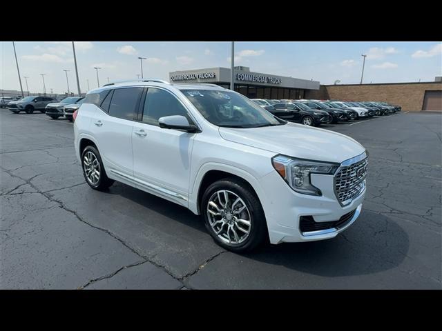 Photo of 2024 White Frost Tricoat GMC Terrain