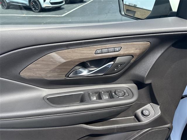 Photo of 2024 White Frost Tricoat GMC Terrain