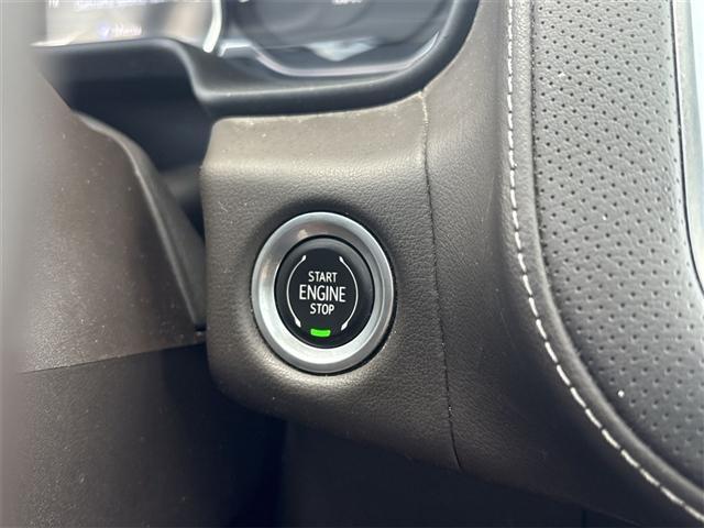 Photo of 2021 White Frost Tricoat GMC Yukon