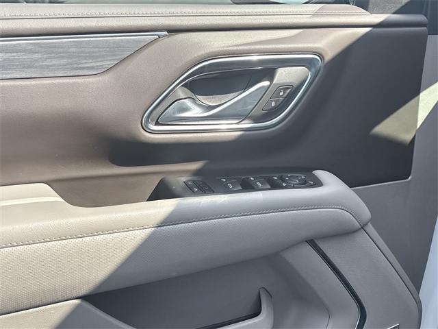 Photo of 2021 White Frost Tricoat GMC Yukon
