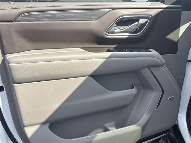 Photo of 2021 White Frost Tricoat GMC Yukon