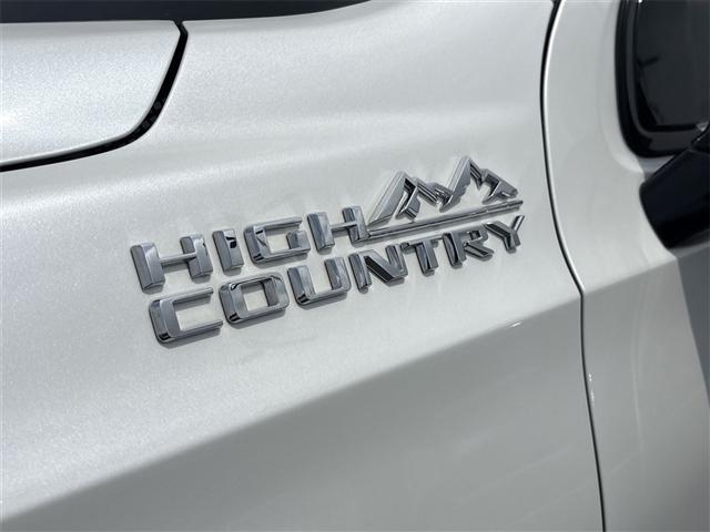 Photo of 2021 Iridescent Pearl Tricoat Chevrolet Tahoe