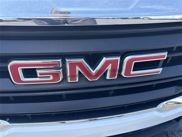 Photo of 2022 Summit White GMC Terrain