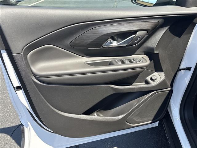 Photo of 2022 Summit White GMC Terrain