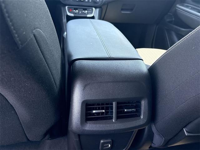 Photo of 2022 Summit White GMC Terrain