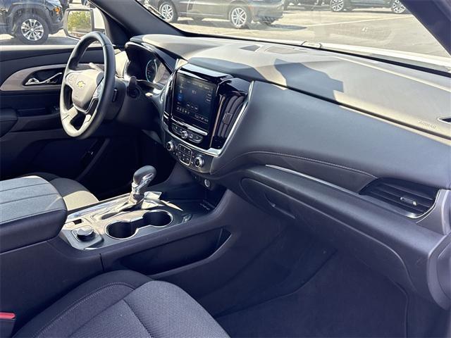 Photo of 2023 Summit White Chevrolet Traverse