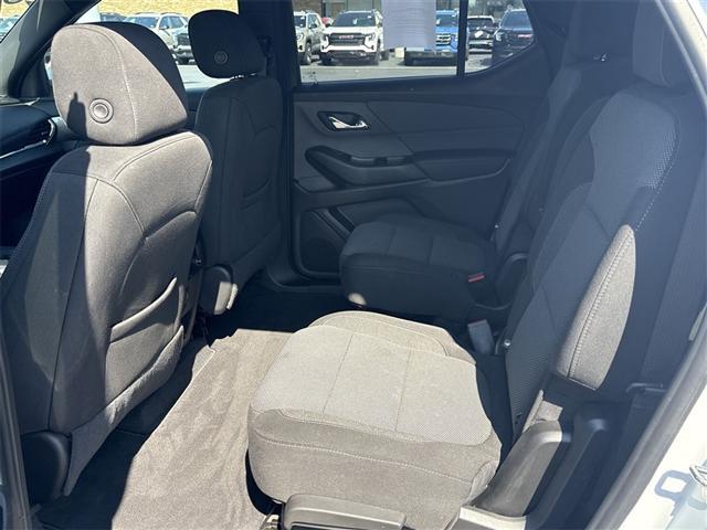Photo of 2023 Summit White Chevrolet Traverse