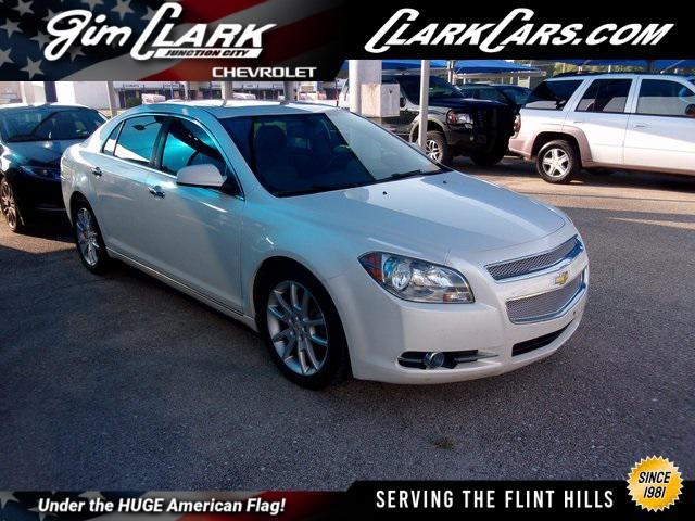Photo of 2011 White Diamond Tricoat Chevrolet Malibu