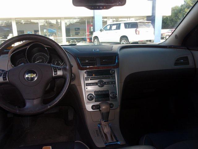 Photo of 2011 White Diamond Tricoat Chevrolet Malibu