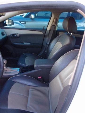 Photo of 2011 White Diamond Tricoat Chevrolet Malibu