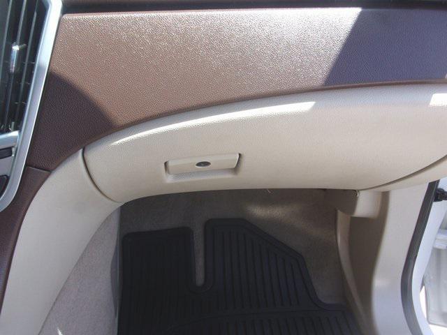 Photo of 2013 Platinum Ice Tricoat Cadillac SRX