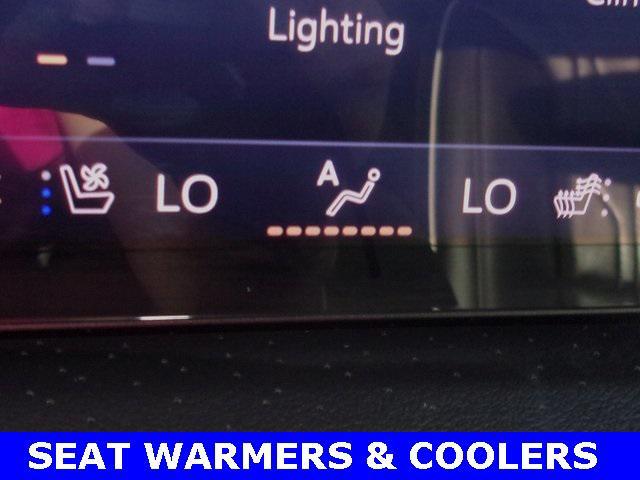 Photo of 2025 White Frost Tricoat Buick Enclave