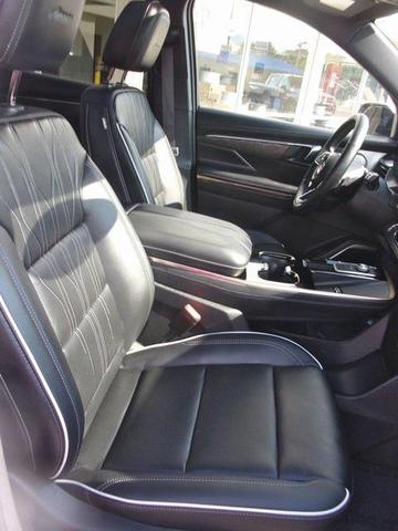 Photo of 2025 White Frost Tricoat Buick Enclave