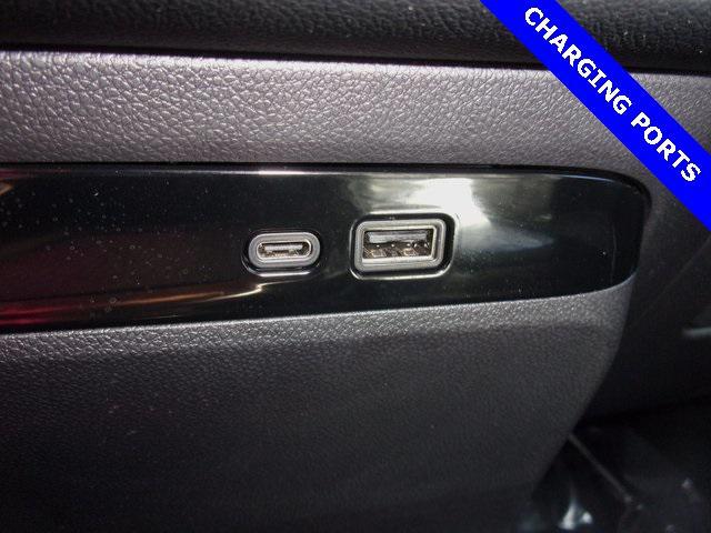 Photo of 2025 White Frost Tricoat Buick Enclave