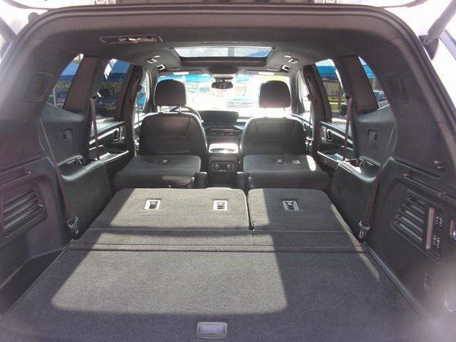 Photo of 2025 White Frost Tricoat Buick Enclave