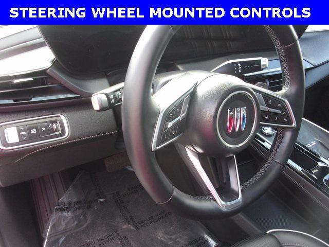 Photo of 2025 White Frost Tricoat Buick Enclave