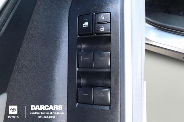 Photo of 2023 Moon Dust Toyota Highlander